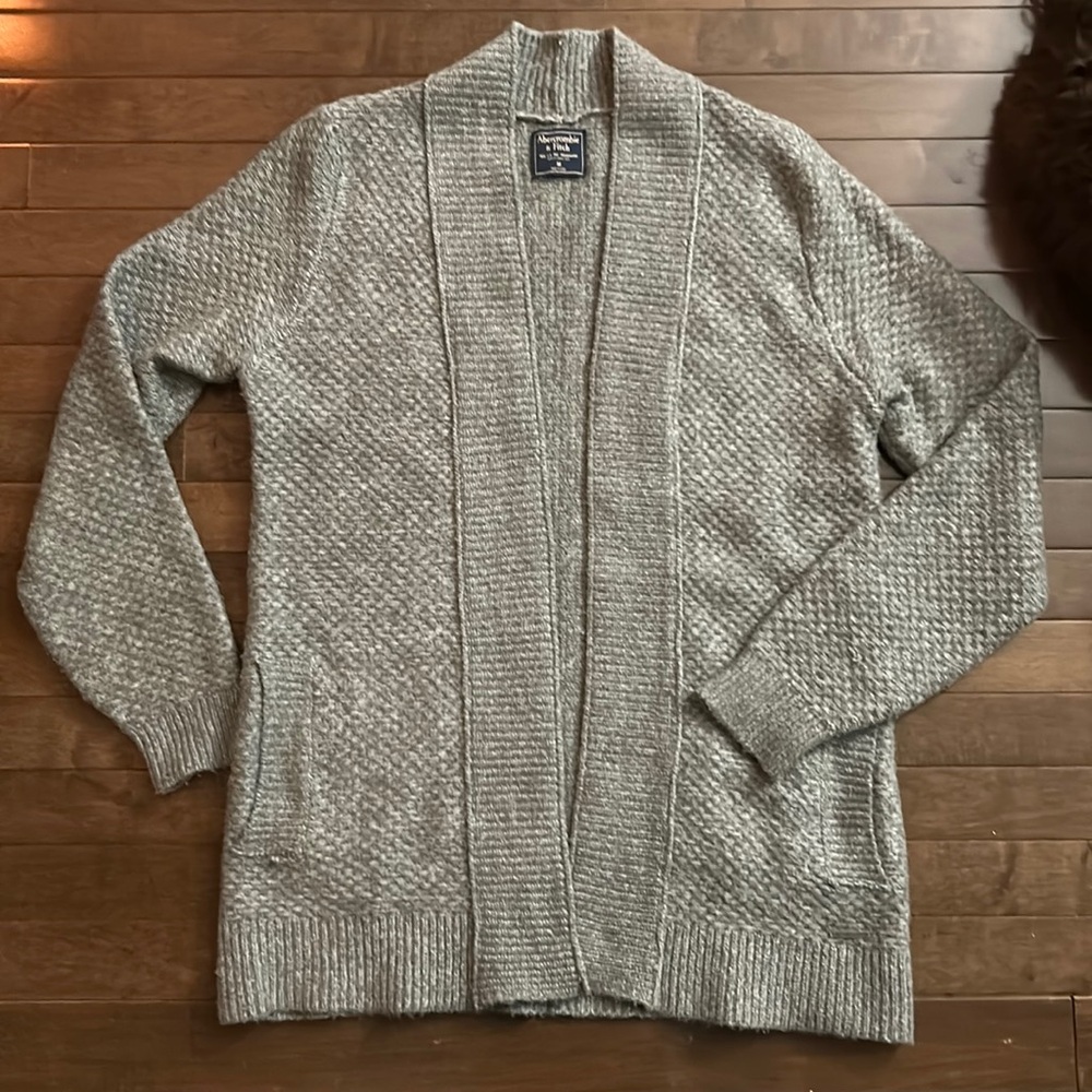 EUC ABERCROMBIE & FITCH GRAY CARDIGAN WITH POCKETS WOMENS MEDIUM